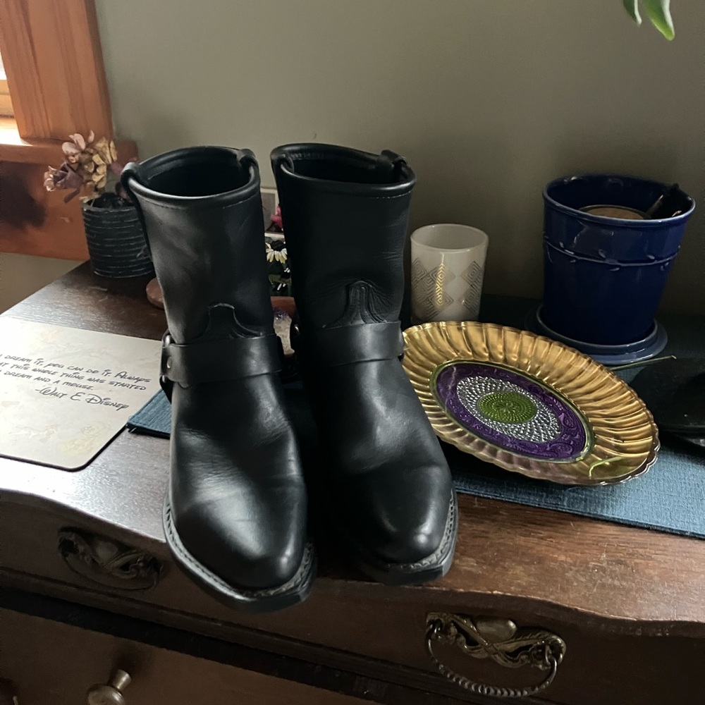 🔥🔥Sale EUC!  Black Leather Boots - Picture 6 of 7